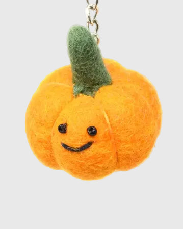 Pumpkin-shaped keychain with a smiley face on a white background
